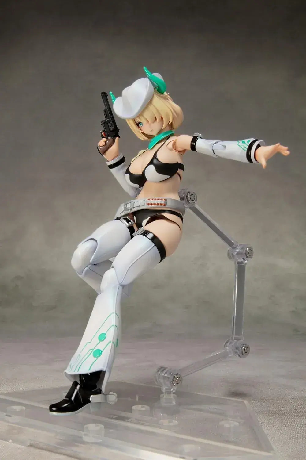 Alphamax DarkAdvent 0289 Alien Dress Cowgirl Model Kit Figure