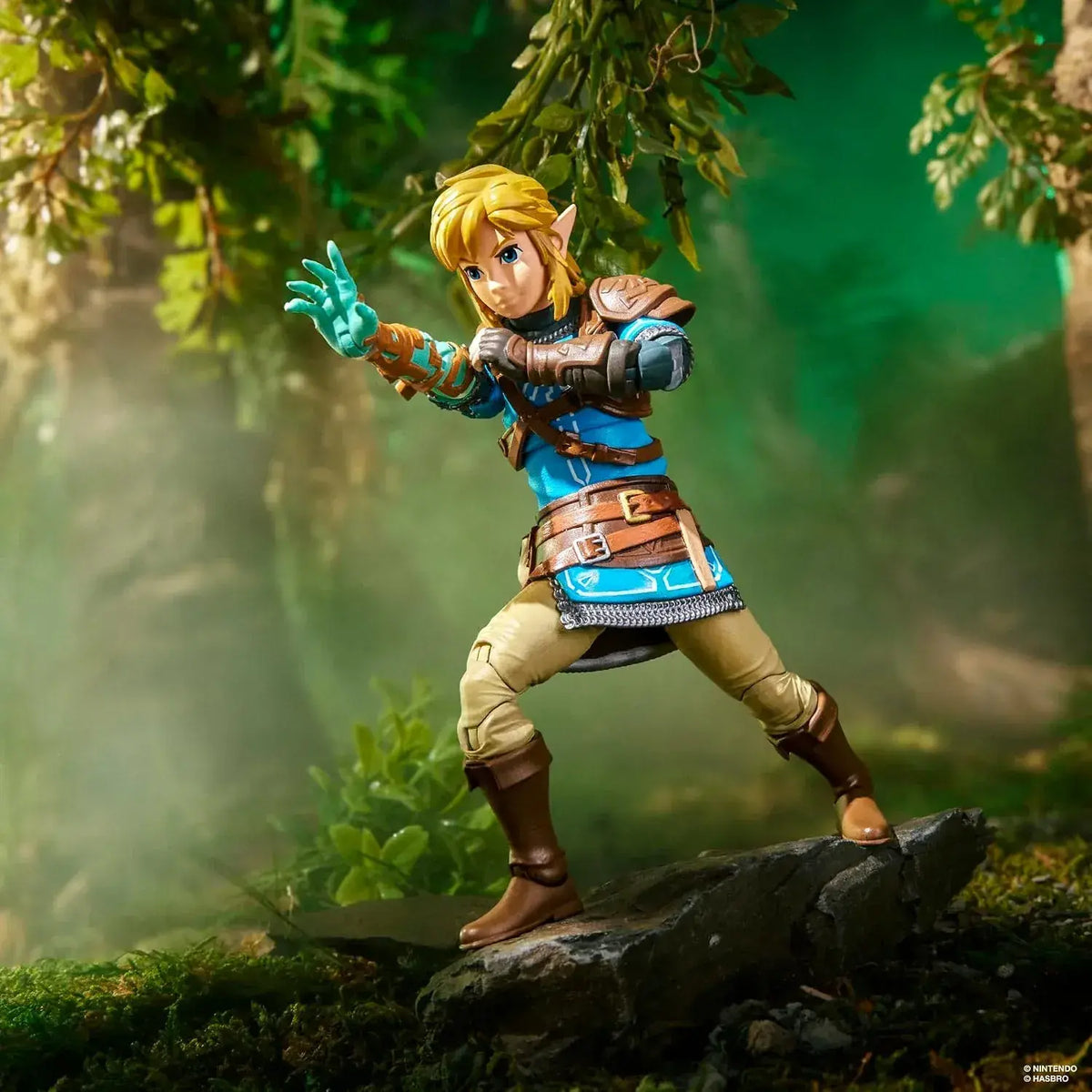 Hasbro The Legend Zelda Link Premium Hero Figure 6-Inch 20+ Parts