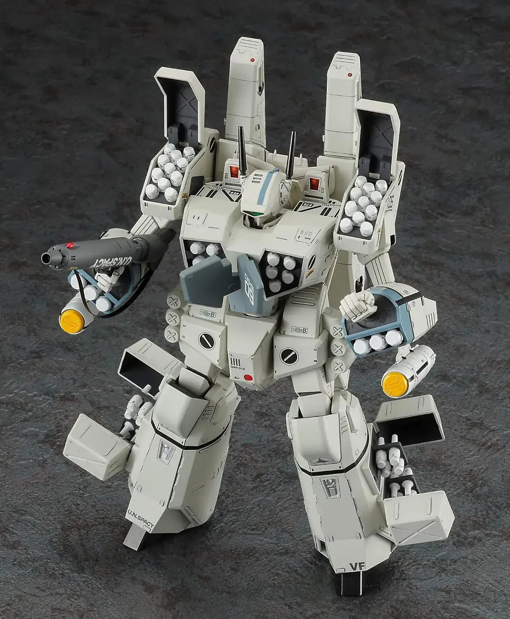 Hasegawa Macross VF-1J Armored Valkyrie 1/72 Plastic Model Kit