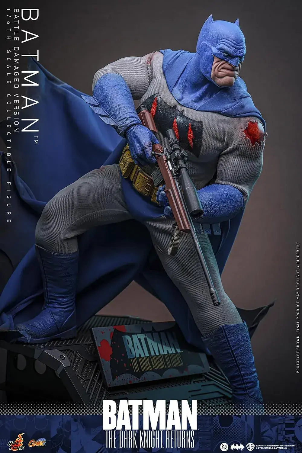 Hot Toys Batman Dark Knight Returns Battle-Damaged 1/6 Figure